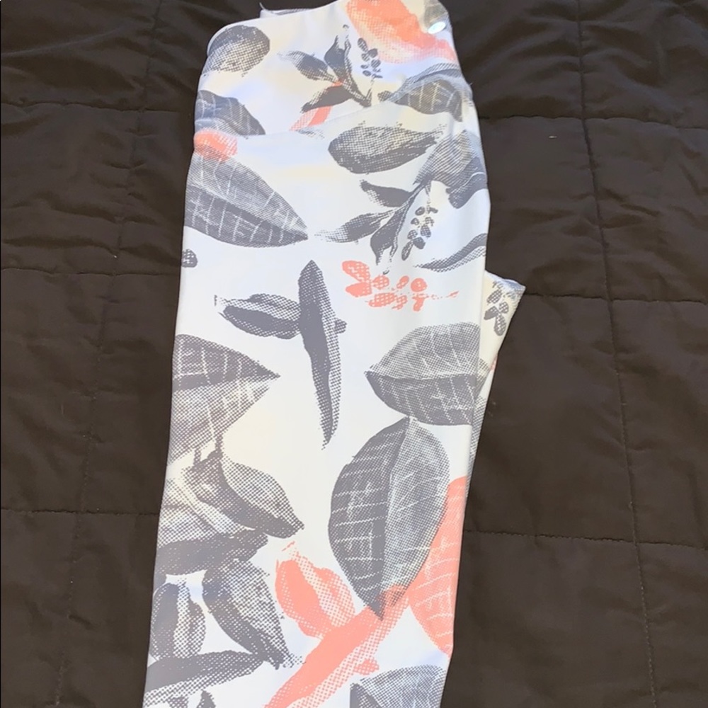 Capri length flower print leggings - Picture 2 of 2